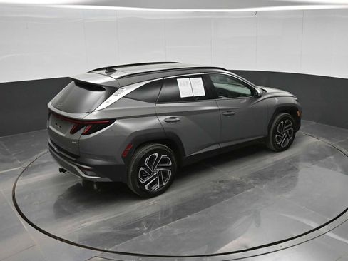 Certified 2025 Hyundai Tucson Limited AWD/4WD image 30