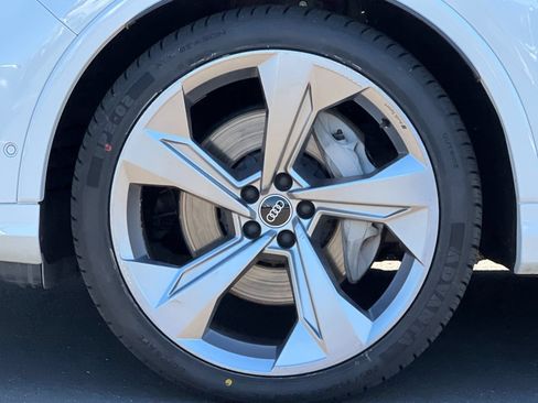 Used 2021 Audi Q7 3.0T Prestige w/ Prestige Package AWD/4WD image 29