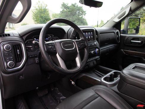 Used 2020 GMC Sierra 3500 Denali w/ Denali Ultimate Package AWD/4WD image 28