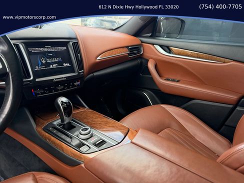 Used 2017 Maserati Levante S AWD/4WD image 11