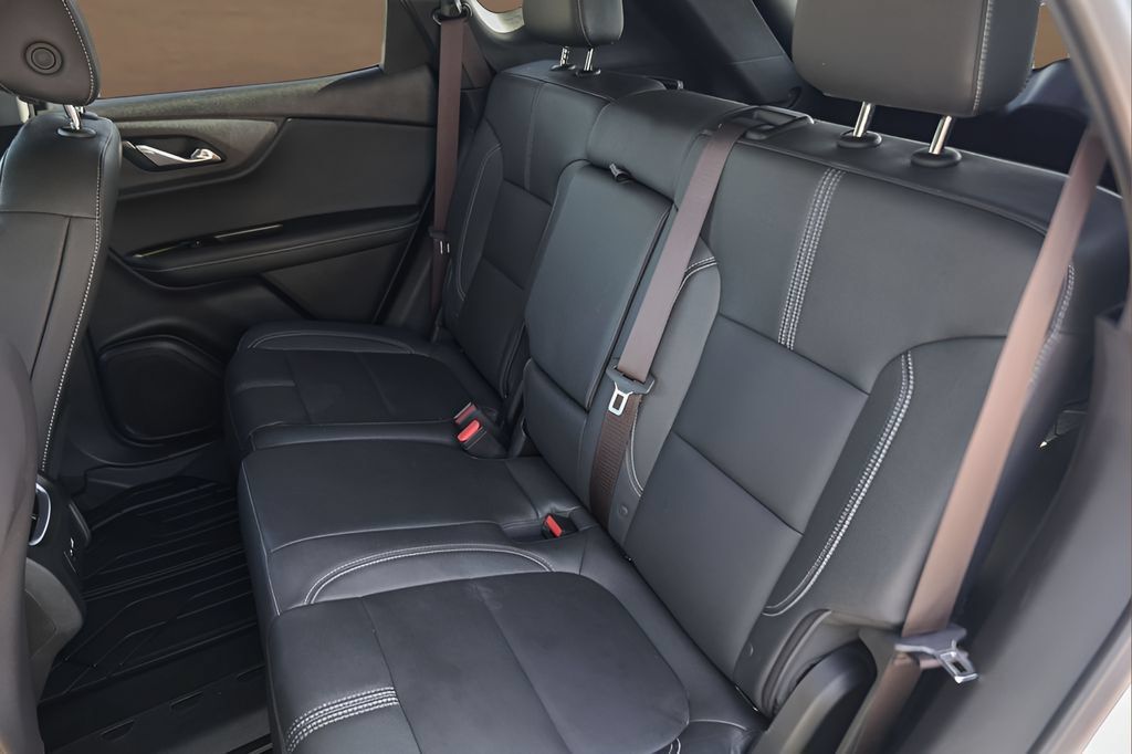 Used 2023 Chevrolet Blazer LT FWD image 23