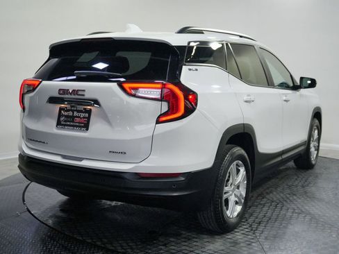 Used 2022 GMC Terrain SLE w/ Driver Convenience Package AWD/4WD image 8