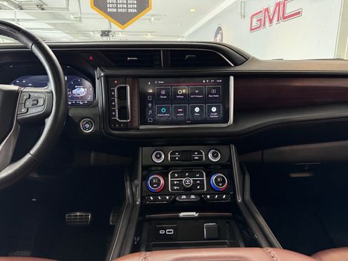 Certified 2024 GMC Yukon Denali Ultimate image 21