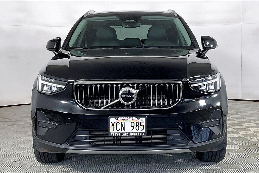 Used 2025 Volvo XC40 B5 Core w/ Protection Package Premier AWD/4WD image 2