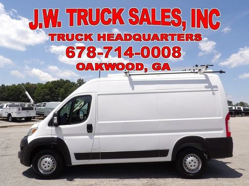 Used 2024 RAM ProMaster 2500 FWD image 2