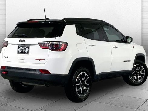 Used 2025 Jeep Compass Trailhawk AWD/4WD image 13