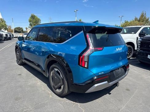 Used 2024 Kia EV9 Land AWD/4WD image 2