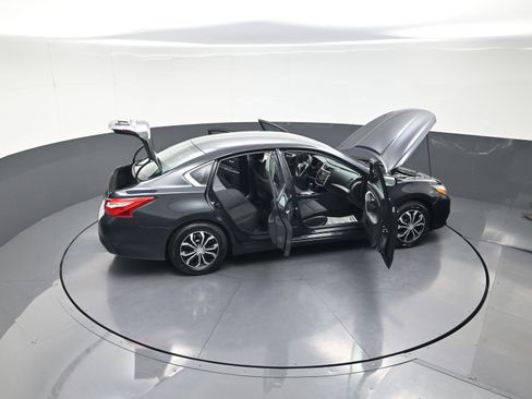 Used 2017 Nissan Altima 2.5 S w/ Power Driver Seat Package FWD image 14