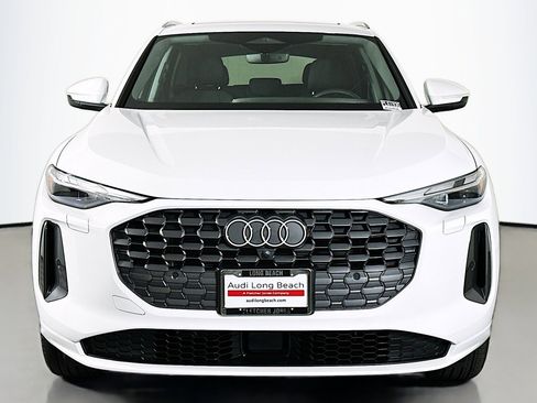 Used 2025 Audi Q5 Premium w/ 19" Wheel Package image 2