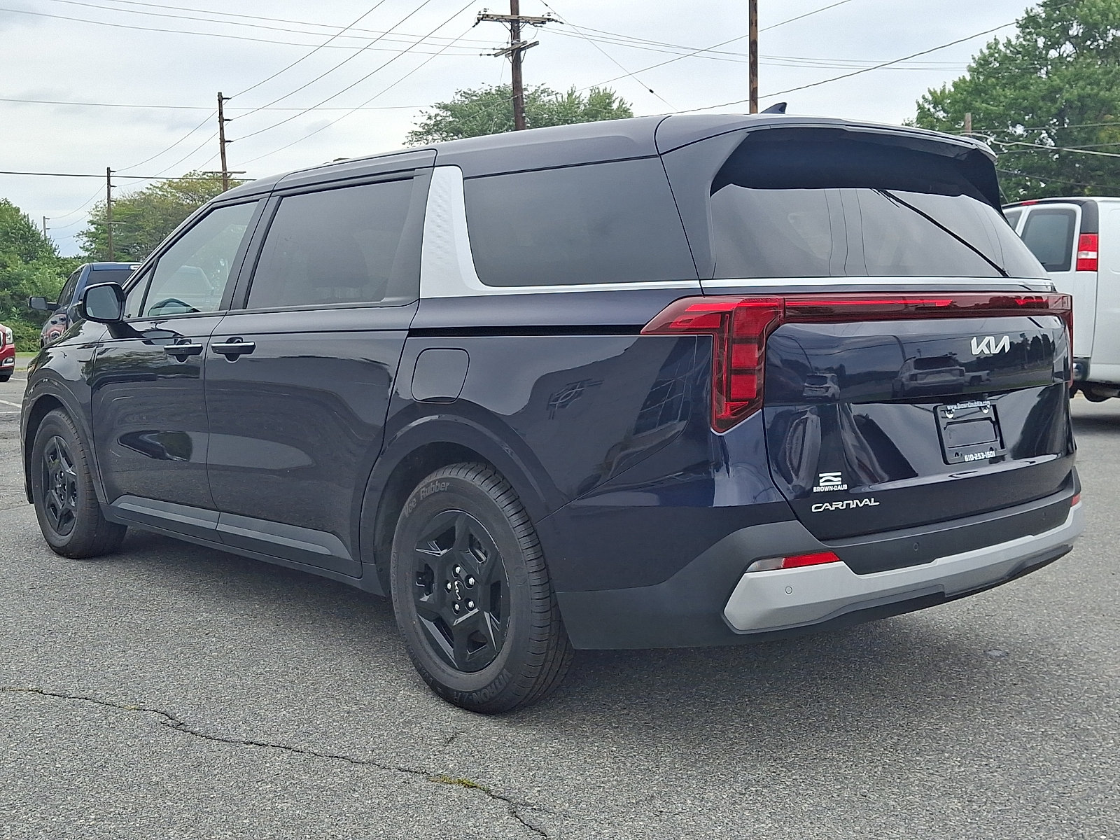 Certified 2025 Kia Carnival FWD image 4