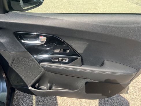 Used 2018 Kia Niro EX w/ EX Premium Package image 22
