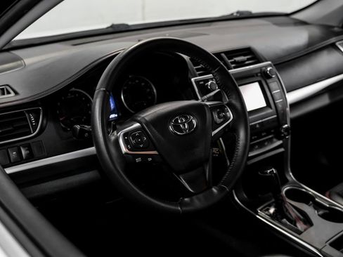 Used 2015 Toyota Camry SE FWD image 15