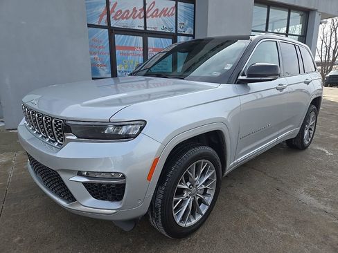 Used 2025 Jeep Grand Cherokee Summit AWD/4WD image 2