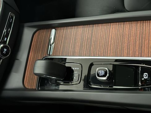 Certified 2023 Volvo XC60 B5 Plus w/ Climate Package image 19