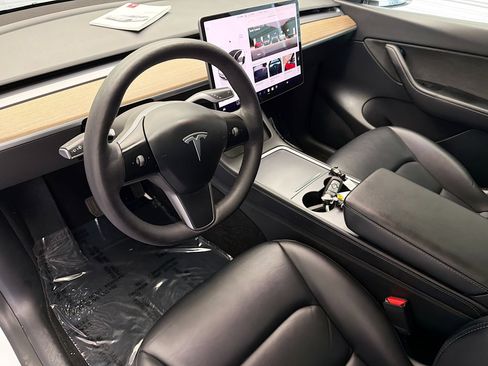 Used 2022 Tesla Model Y Long Range AWD/4WD image 7