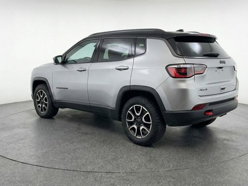 Used 2025 Jeep Compass Trailhawk image 6