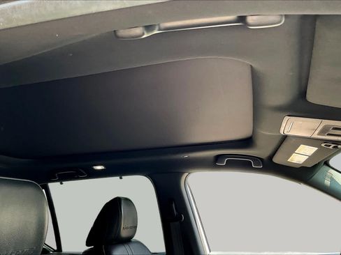 Used 2025 Honda Pilot Black Edition image 14