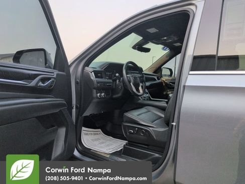 Used 2021 GMC Yukon XL Denali w/ Denali Premium Package AWD/4WD image 9