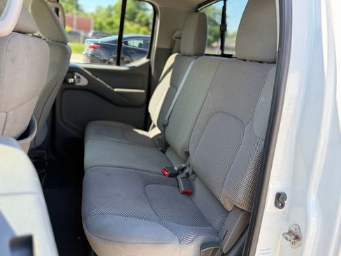 Used 2018 Nissan Frontier SV AWD/4WD image 18