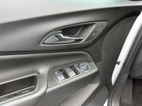 Used 2024 Chevrolet Equinox LT FWD image 24