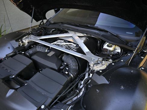 Used 2020 Aston Martin V8 Vantage Coupe RWD image 42