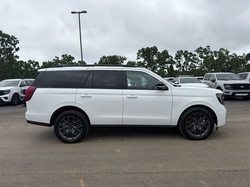 Used 2025 Ford Expedition Platinum w/ Stealth Performance Package AWD/4WD image 5