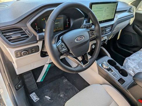 New 2026 Ford Escape SE image 9