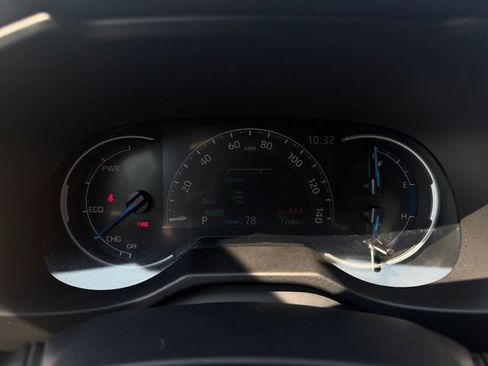 Used 2025 Toyota RAV4 LE AWD/4WD image 9