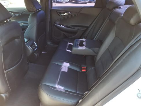 Used 2016 Chevrolet Malibu LT w/ Leather Package FWD image 9