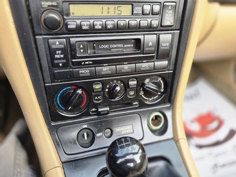 Used 1999 MAZDA MX-5 Miata RWD image 24