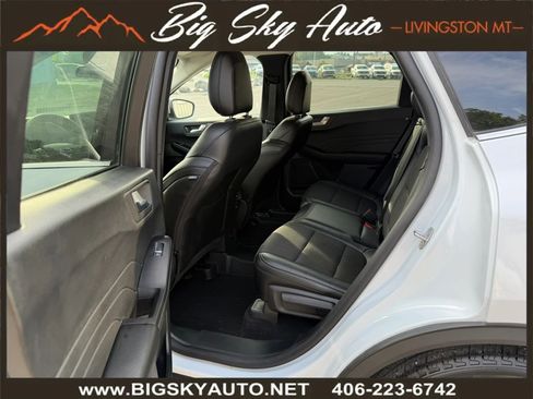 Used 2025 Ford Escape SE w/ Class II Trailer Tow Package FWD image 17
