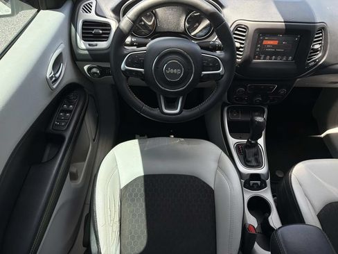 Used 2019 Jeep Compass Latitude FWD image 14