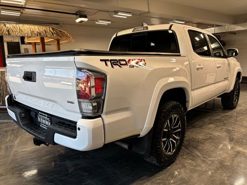 Used 2022 Toyota Tacoma TRD Sport w/ Technology Package image 14