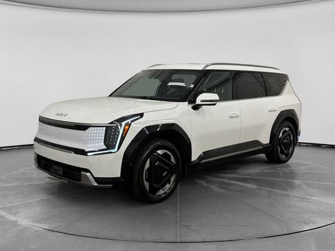 Used 2024 Kia EV9 Land AWD/4WD image 1