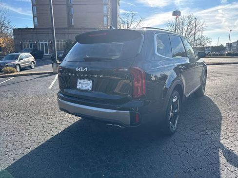 Certified 2025 Kia Telluride S FWD image 3