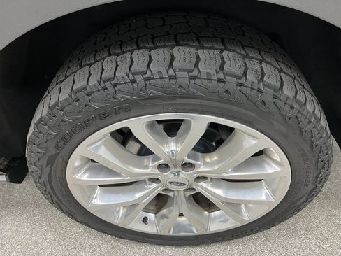 Used 2018 Ford Expedition Max Platinum AWD/4WD image 16