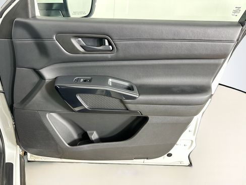 Used 2023 Nissan Pathfinder SV AWD/4WD image 32