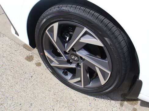 New 2026 Hyundai Elantra Limited FWD image 3
