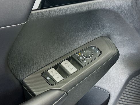 Used 2024 Mitsubishi Outlander SE image 15