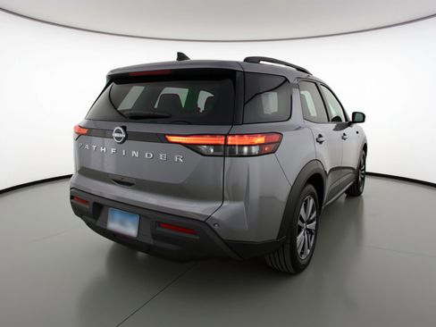 Used 2025 Nissan Pathfinder SV image 9