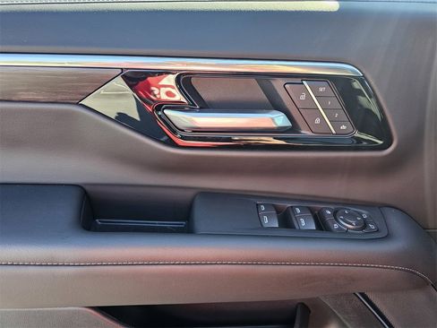 Used 2025 Chevrolet Tahoe Z71 w/ Z71 Off-Road Package image 17