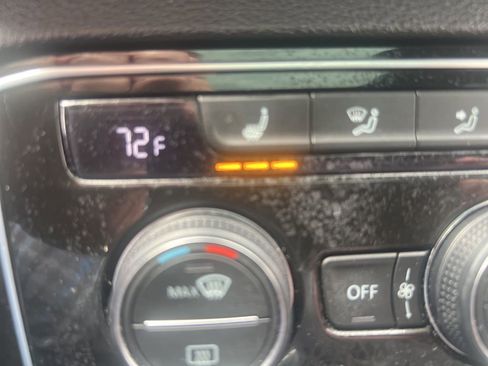 Used 2022 Volkswagen Atlas Cross Sport SEL R-Line image 33