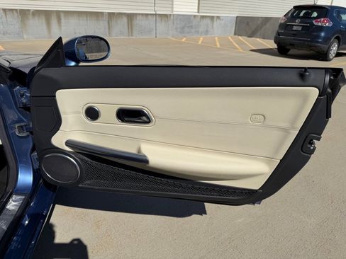 Used 2006 Chrysler Crossfire Limited RWD image 19