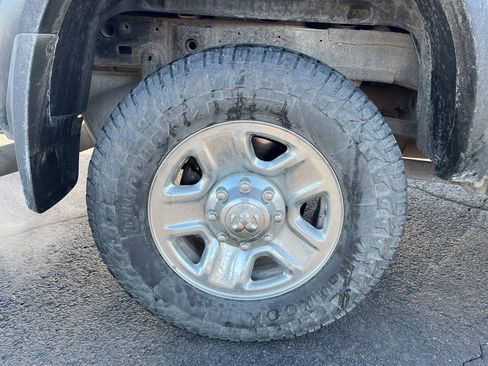 Used 2018 RAM 2500 Tradesman w/ Chrome Appearance Group image 11