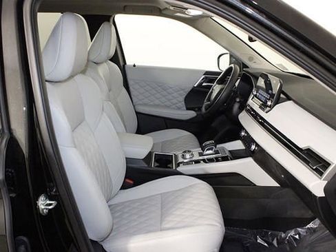 Used 2024 Mitsubishi Outlander SEL image 13