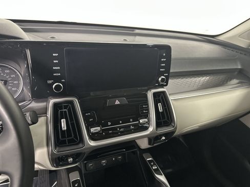 Used 2023 Kia Sorento S FWD image 19