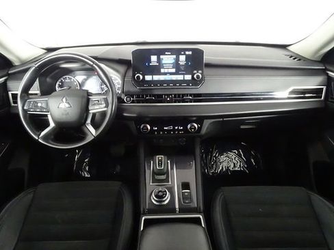 Used 2022 Mitsubishi Outlander SE image 30