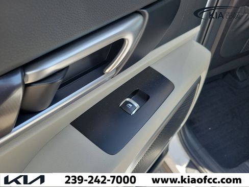 Used 2025 Kia Telluride S FWD image 13