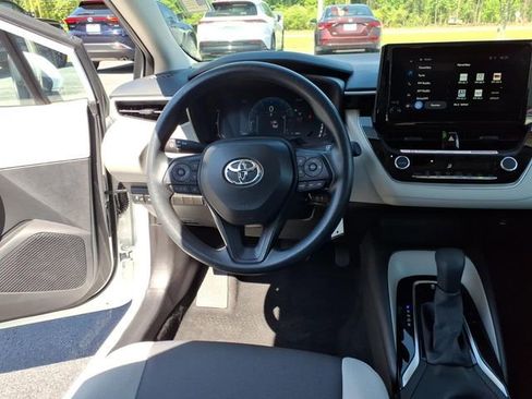Used 2026 Toyota Corolla LE FWD image 11
