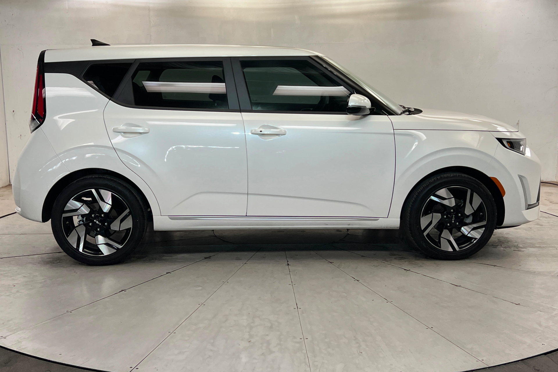 Used 2025 Kia Soul GT-Line w/ GT-Line Technology Package FWD image 7